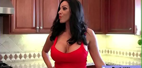  Sex Tape With Busty Naughty Housewife (Veronica Rayne) clip-29